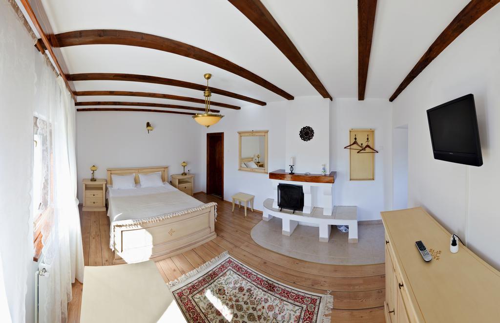 Pension Irina Hotel อาเรฟู ภายนอก รูปภาพ